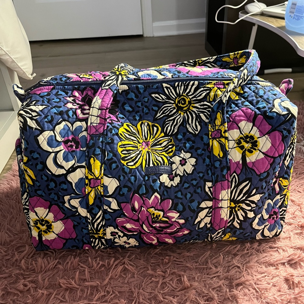 VERA BRADLEY DUFFEL BAG